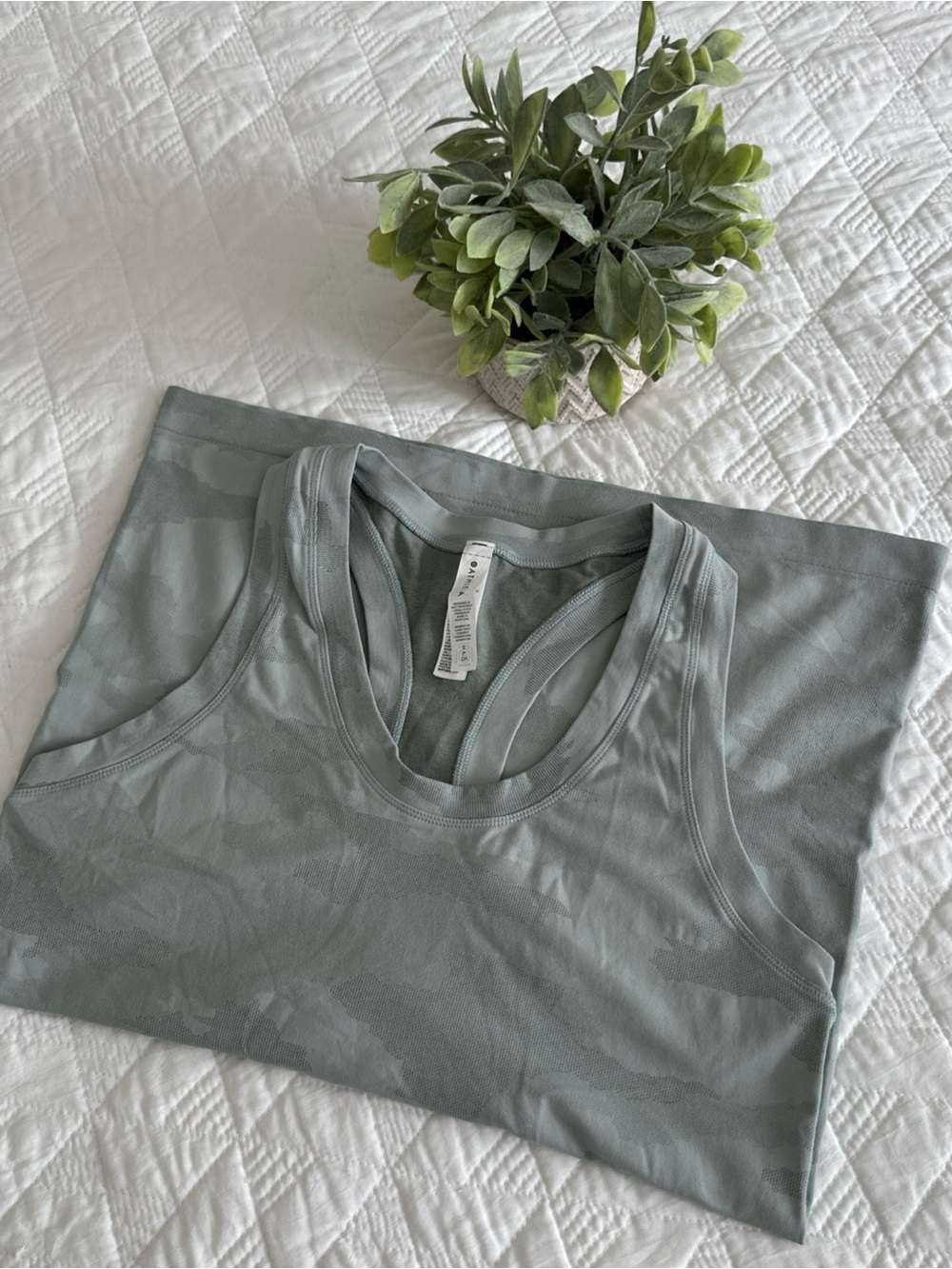Athleta Camo Momentum Racerback Tank Top Size Small